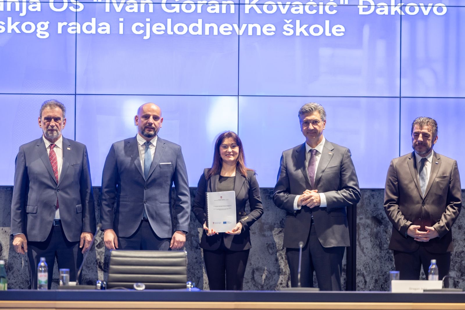 U tijeku je najveći investicijski ciklus u osnovnoškolsko obrazovanje u OBŽ: Potpisan ugovor o dogradnji OŠ "Ivan Goran Kovačić" u Đakovu