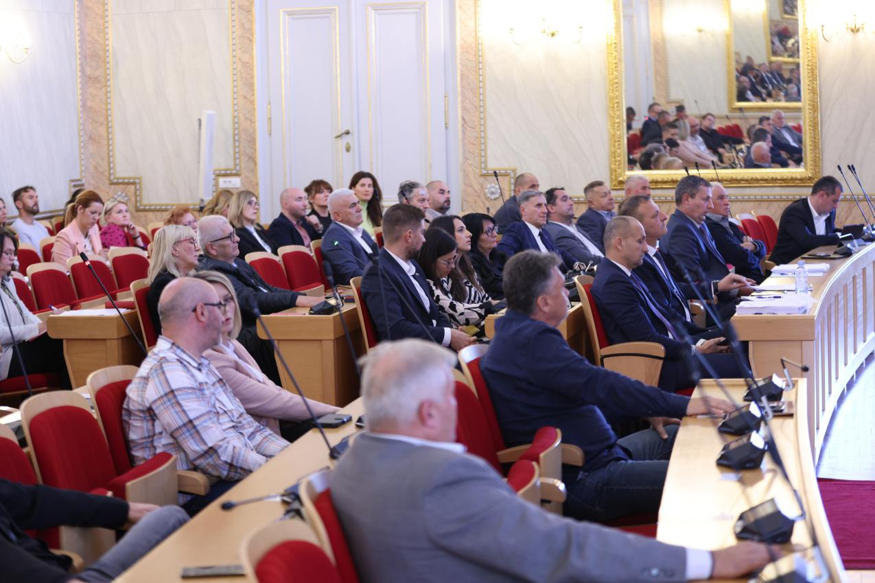 Vijećnici Skupštine OBŽ jednoglasno usvojili informacije o požaru u Dravi International te aktivnostima u vezi Afričke svinjske kuge