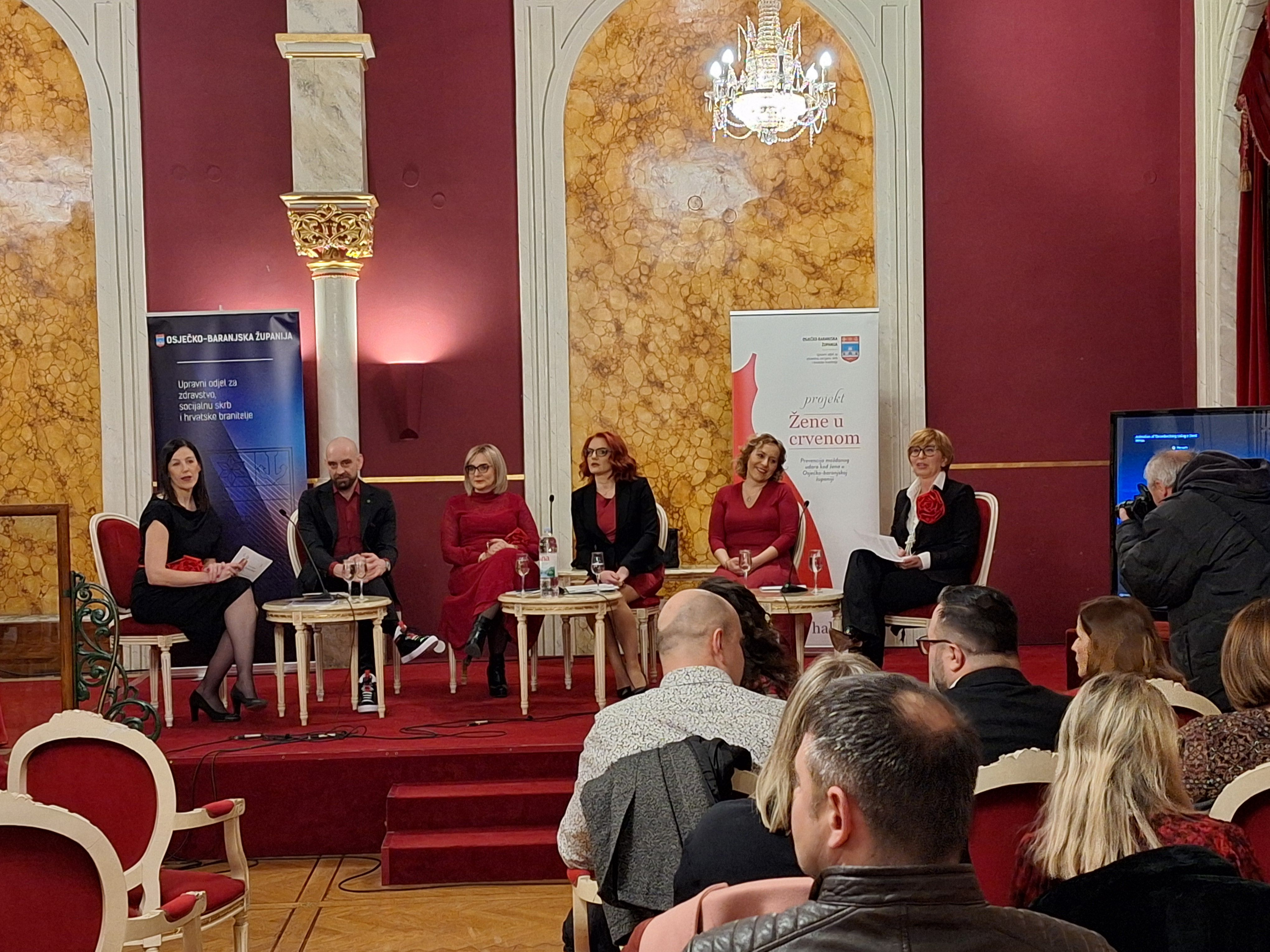 Panel rasprava "Ženski princip" održana u Osijeku u povodu "Dana crvenih haljina"