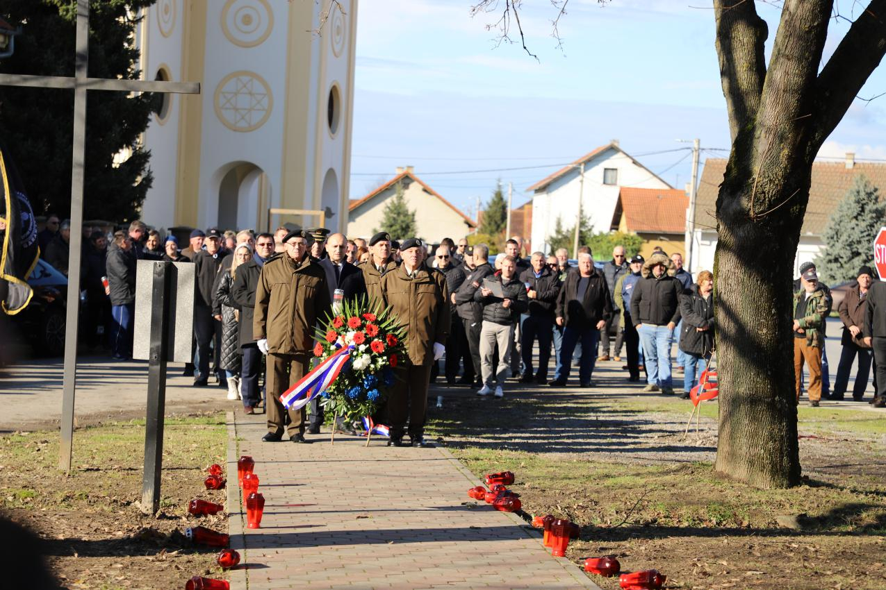 Počast i sjećanje na poginule branitelje i civile Laslova u Domovinskom ratu