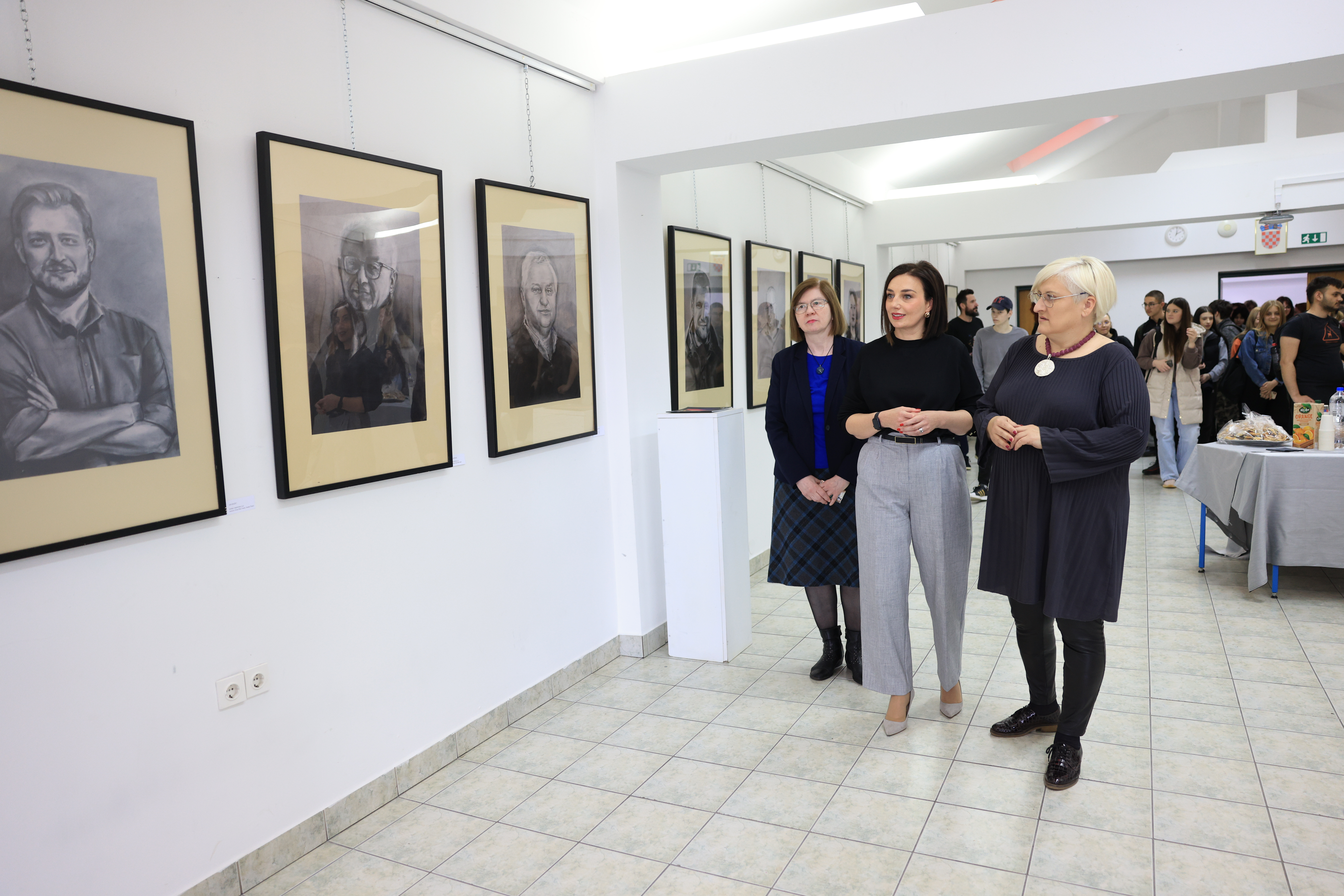 Učenici Škole primijenjene umjetnosti i dizajna Osijek portretirali poduzetnike