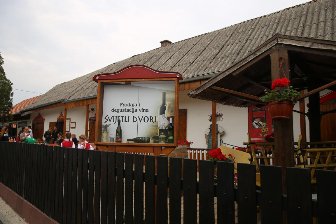 U Karancu otvorena Klet Svijetli dvori