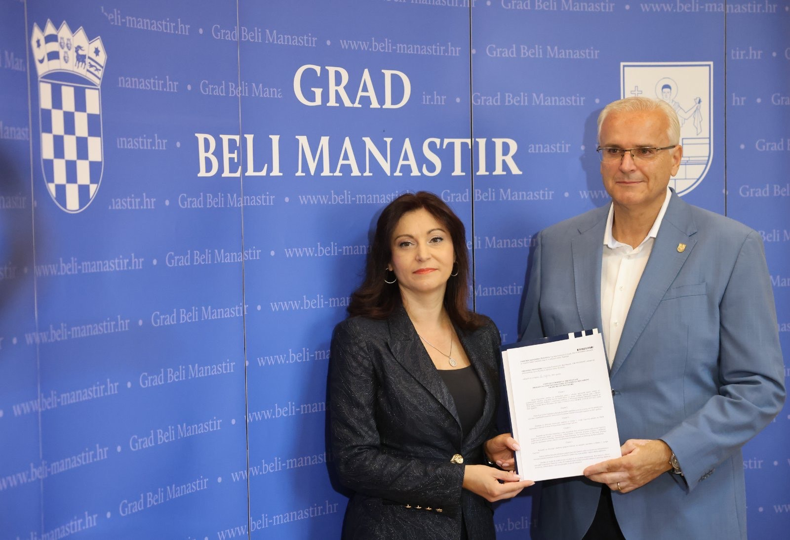 Županica u Belom Manastiru: Dodijelila ugovor za obnovu krova na gradskom stadionu i nazočila fišijadi