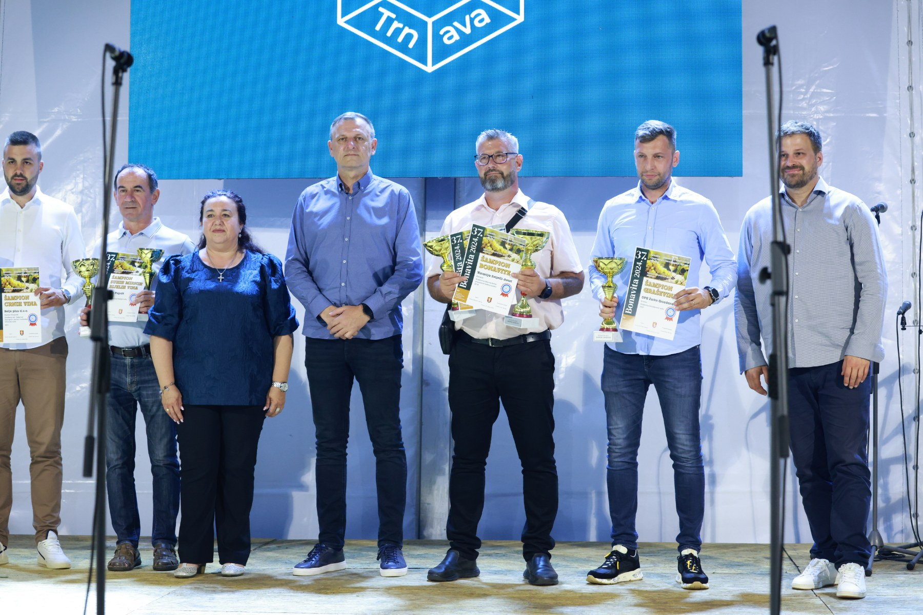 Svijetli dvori šampion Bonavite