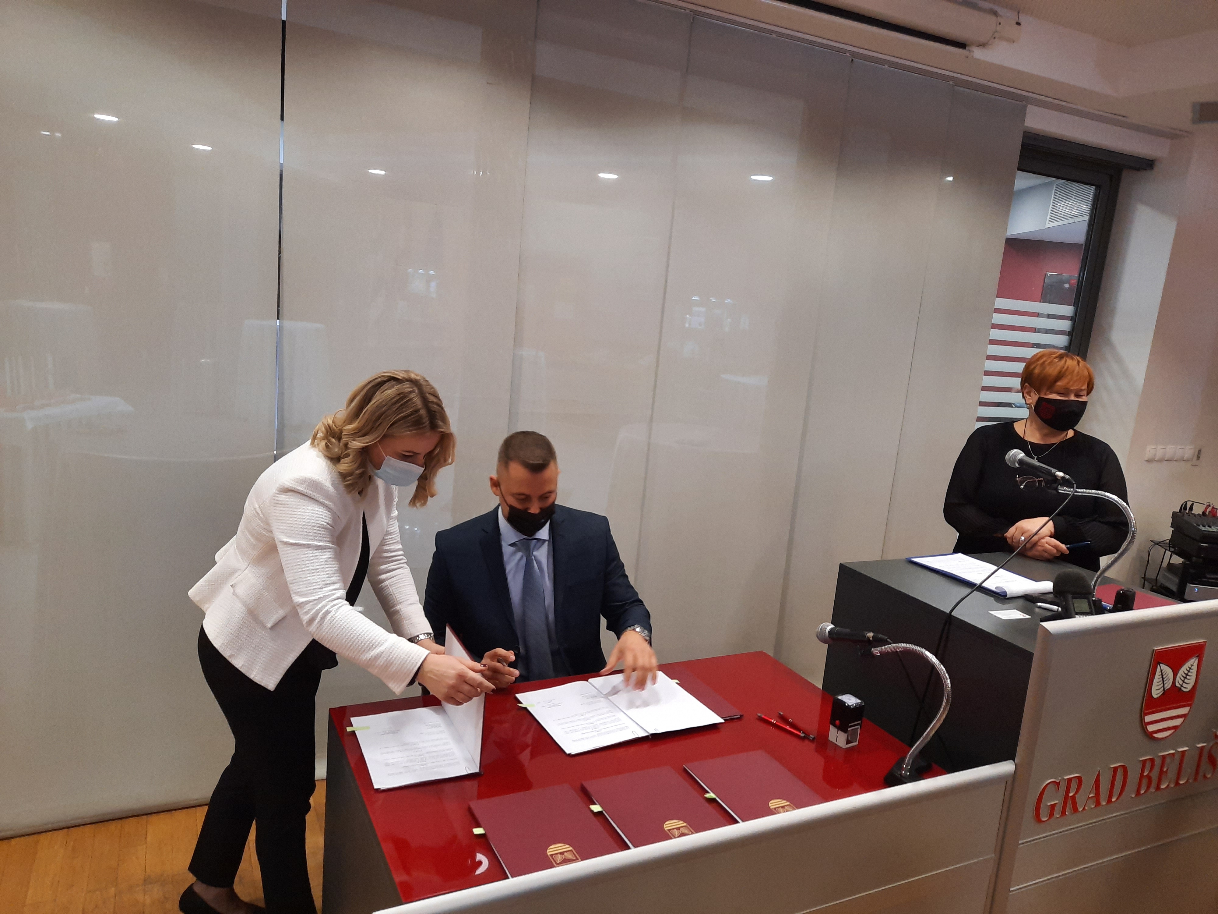 U Belišću potpisani ugovori s mađarskim investitorom