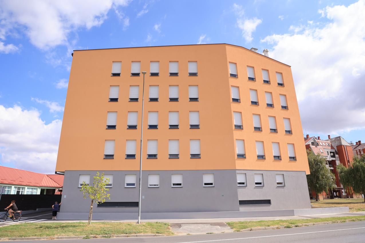 Prva novoizgrađena višestambena zgrada u Belom Manastiru dobila prve stanare