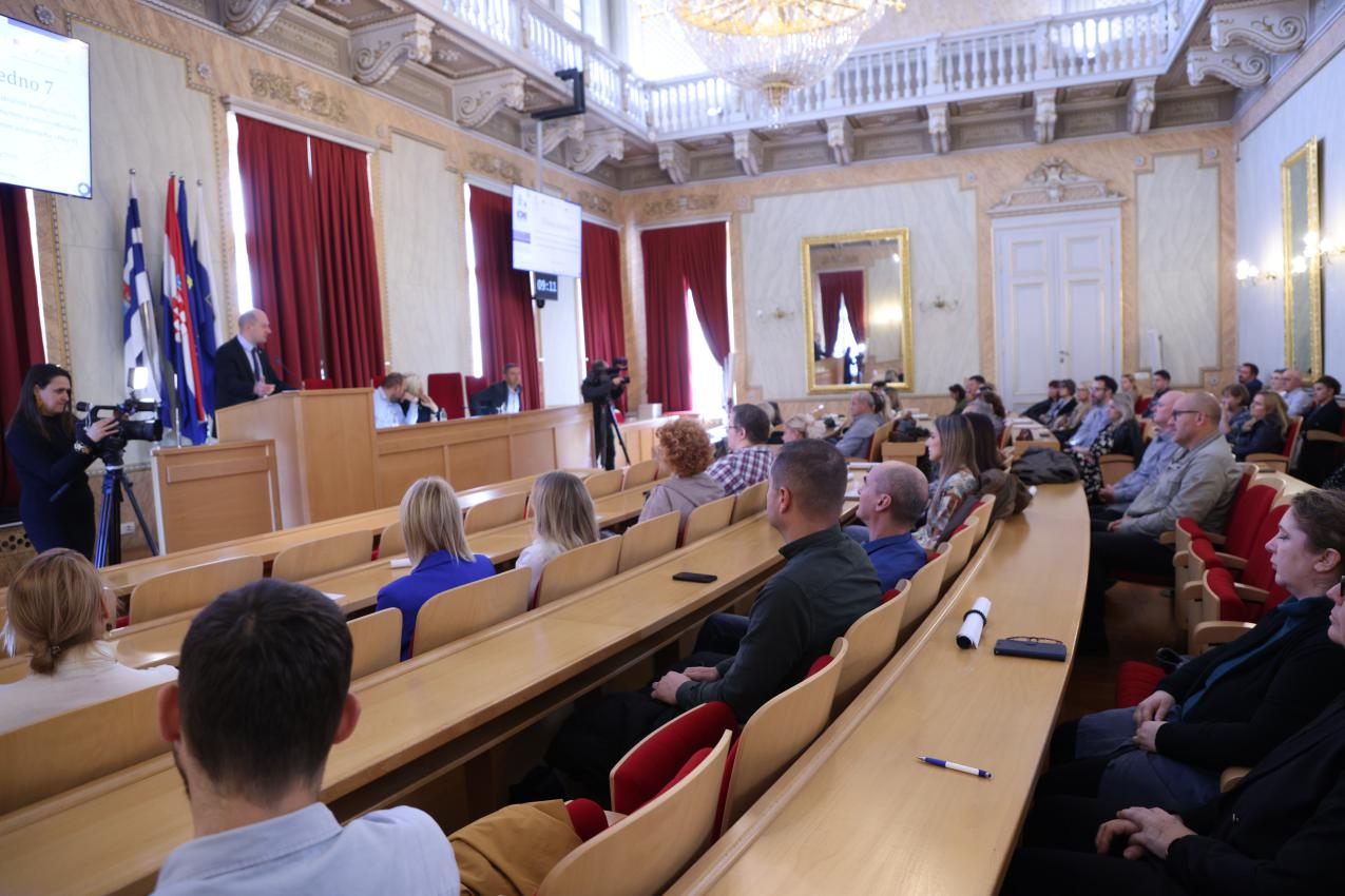 „Učimo zajedno 7“ u OBŽ: 186 pomoćnika u nastavi pruža neposrednu potporu za 198 učenika u 53 škole