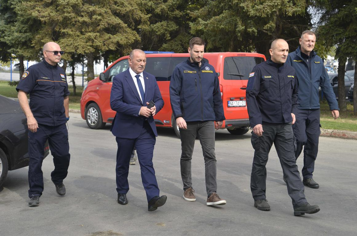 Požarište obišao i Medved, krenulo uzorkovanje vode, tla i poljoprivrednih kultura