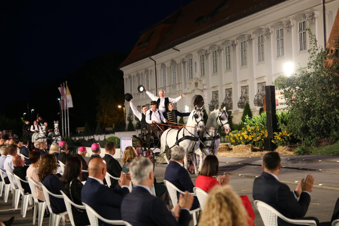 55. Đakovački vezovi: "Moja duša bećarska..."