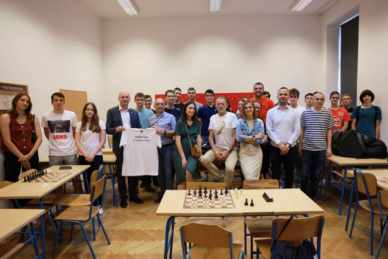 Izvannastavna aktivnost "Živimo šah" pobudila veliko zanimanje učenika III. gimnazije Osijek