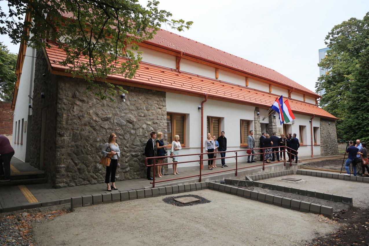 U Pečuhu otvorena nova zgrada Hrvatskog internata „Collegium Croaticum“