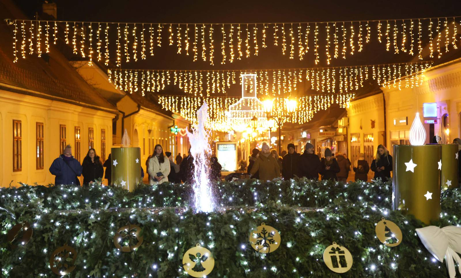 Upaljena druga adventska svijeća u Đakovu