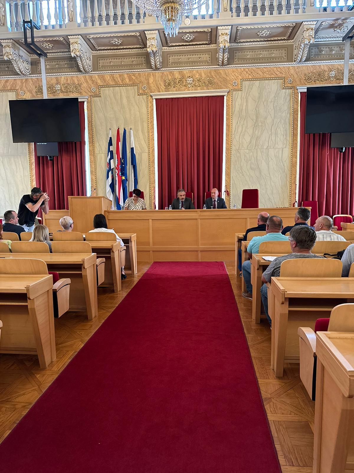 Izabrani predsjednici i zamjenici predsjednika svih šest vijeća nacionalnih manjina Osječko-baranjske županije