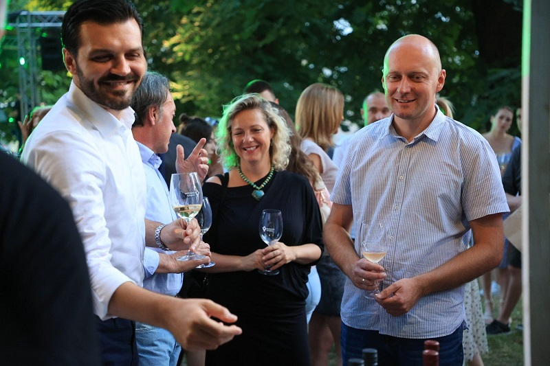 Večer vina i umjetnosti u ljetnom izdanju