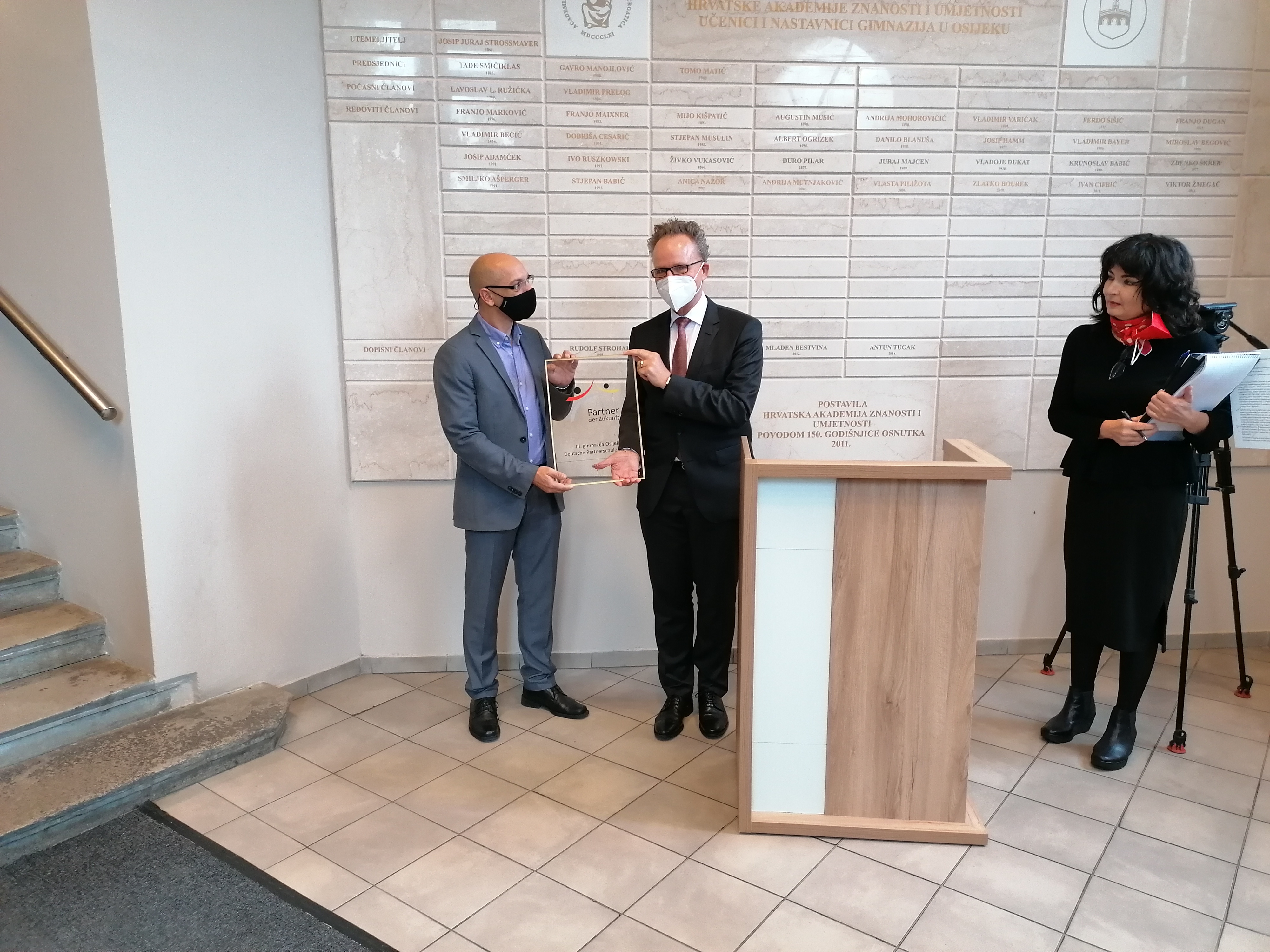 III. gimnaziji Osijek uručena plaketa Ispitnog centra njemačkog jezika DSD
