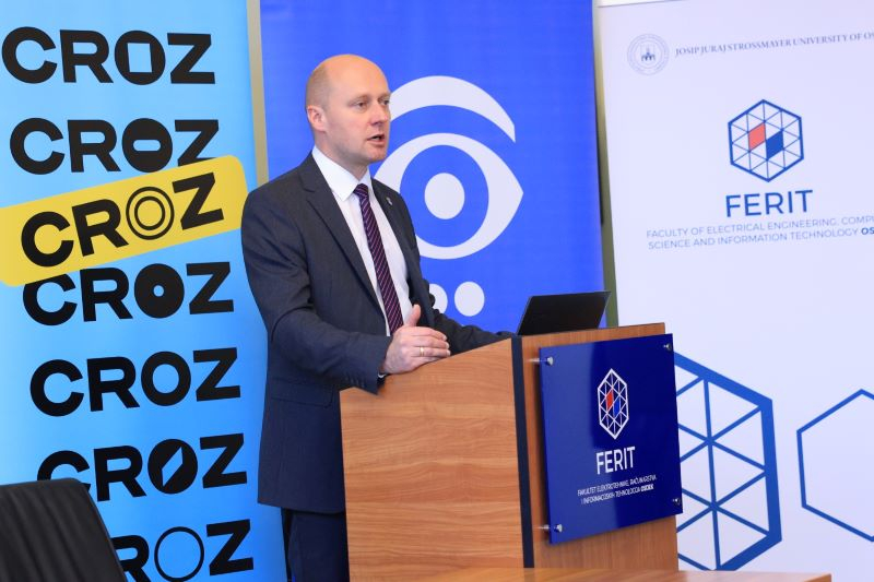Osječki FERIT pokrenuo Mainframe akademiju