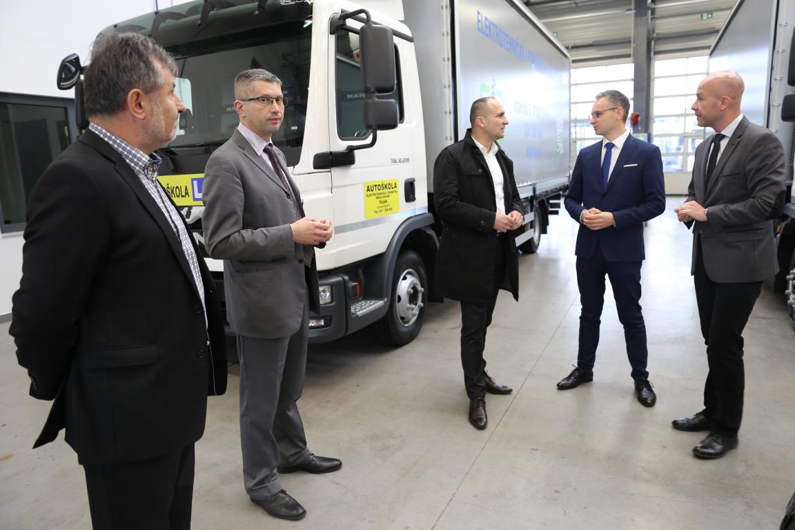 Županija kupila dva kamiona za obuku učenika - vozača
