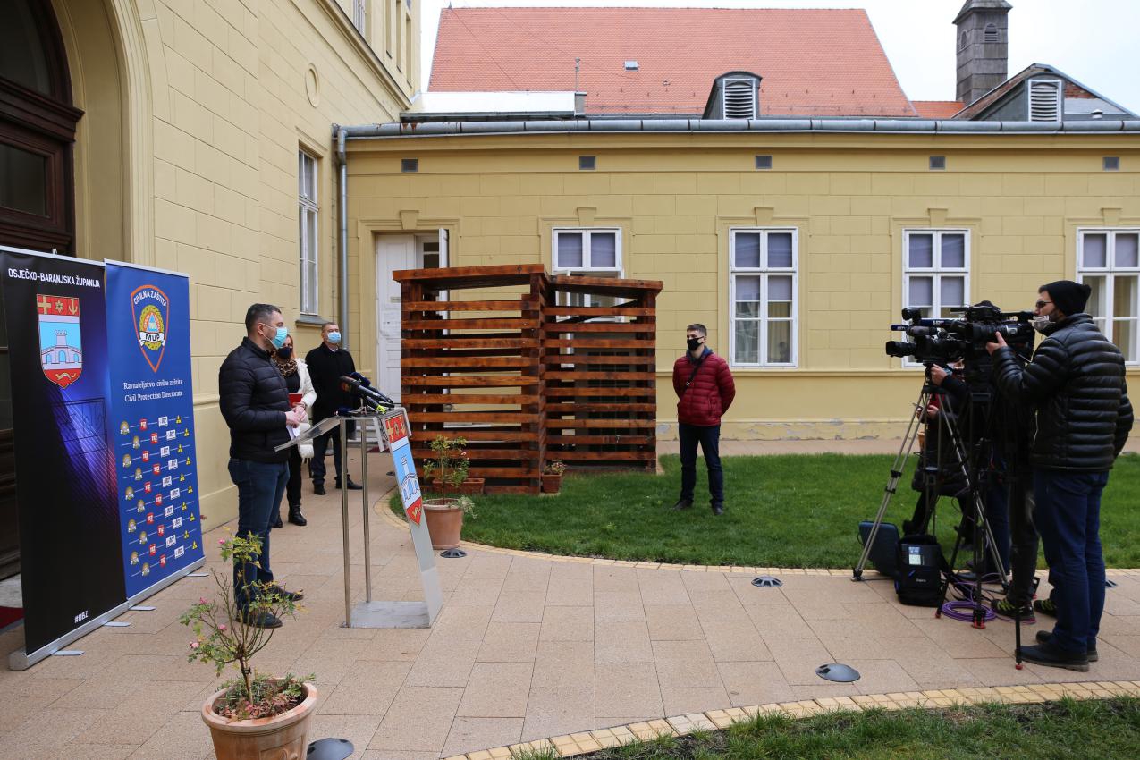 Na bolničkom liječenju 229 oboljelih od COVID-19, sedam osoba preminulo