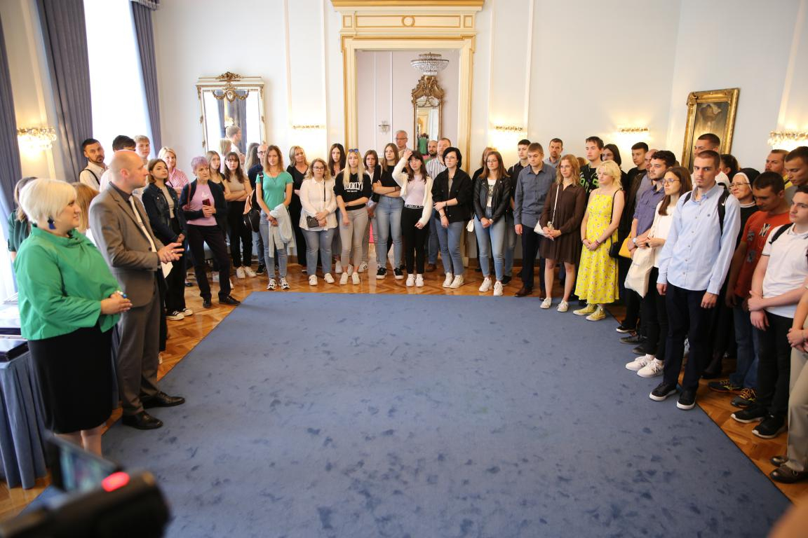 Osječko-baranjska županija dodijelila priznanja najboljim osnovnoškolcima i srednjoškolcima